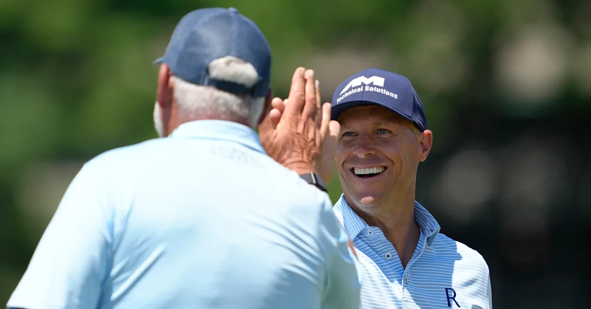 Clarke y Crane Dominan: Tres Golpes de Ventaja en el American Family Insurance Championship